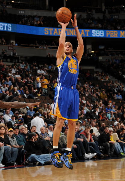 持球人向中 持球人向中